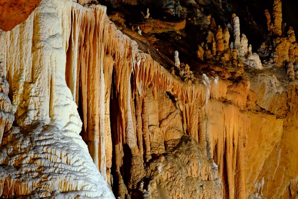 Concrétions d'une grotte à visiter autour du Pont d'Arc, comme l'Aven d'Orgnac