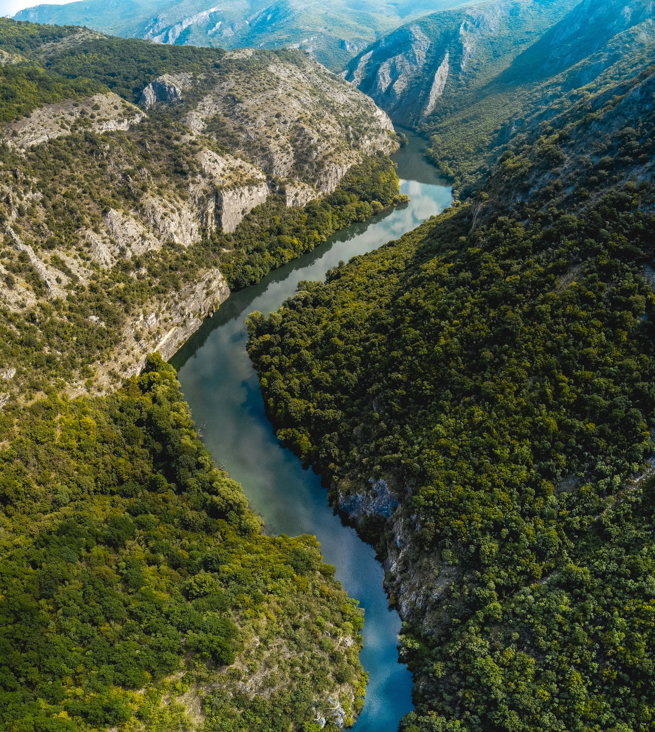 Vue plongeante sur les gorges du Chassezac depuis un belvédère naturel